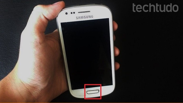 Botão Home fica abaixo da tela do Galaxy S3 mini (Foto: Isabela Giantomaso/TechTudo) Botão Home fica abaixo da tela do Galaxy S3 mini (Foto: Isabela Giantomaso/TechTudo)
