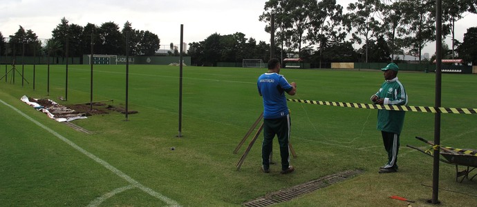 Dois campos da Academia de Futebol são preparados para a Copa