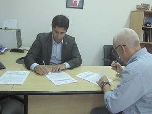 Presidente do Procon-MA Duarte e Júnior e representante da 4Mãos Entretenimento (Foto: Procon) Presidente do Procon-MA Duarte e Júnior e representante da 4Mãos Entretenimento (Foto: Procon)