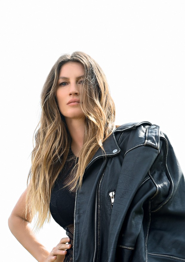 Exclusivo Gisele Bündchen dá dicas para usar lingerie aparente no dia