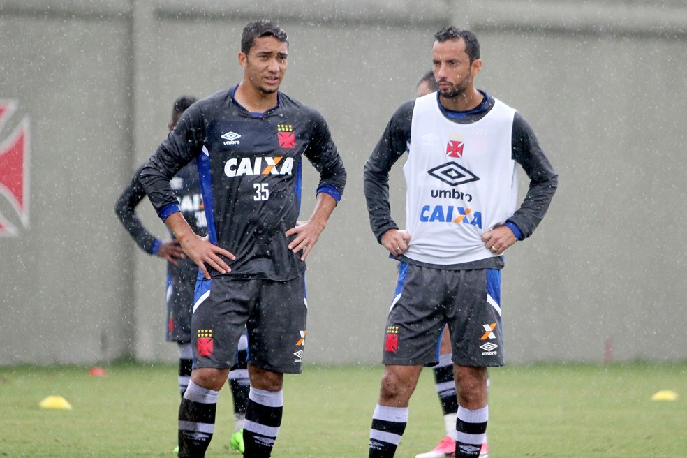 Nenê corre risco de ficar no banco (Foto: Paulo Fernandes/Vasco.com.br)