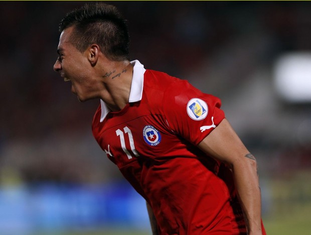 Vargas comemora gol do Chile contra o Uruguai (Foto: Reuters)
