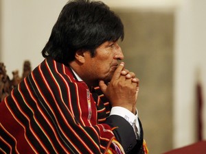 Evo Morales, em cerimônia no palácio do governo de La Paz, em 15 de novembro (Foto: Juan Karita/AP)