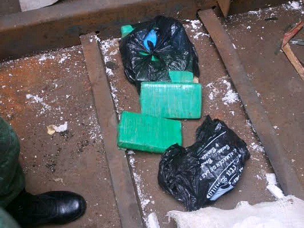 G1 Polícia Apreende 6kg De Droga Em Balsa No Rio Solimões No