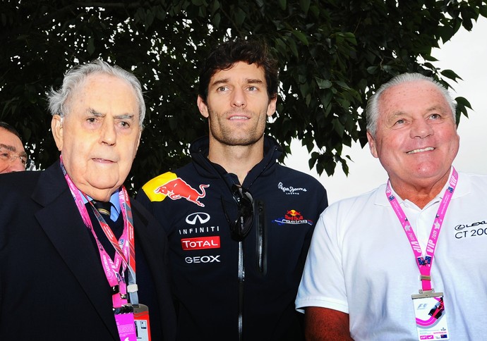 Mark Webber entre Jack Brabham (esq.) e Alan Jones (dir.), no GP da Austrália de 2011 (Foto: Getty Images)