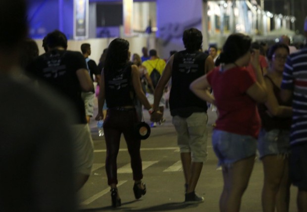 Nando Rodrigues beija Yanna Lavigne no Rock in Rio (Foto: Marcos de Carvalho Serra Lima / EGO)