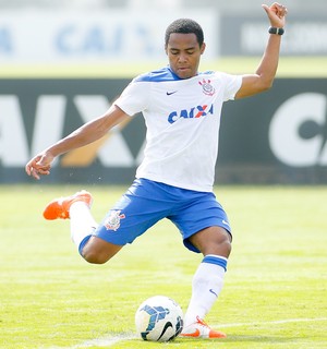 Por vaga no Timão, Elias pede mais três jogos para atingir nível ideal
