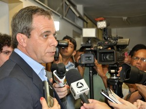 Aliado de João Emanuel (PSD), vereador Onofre Júnior (PSB) se nega a assumir presidência. (Foto: Gésseca Ronfim / G1)