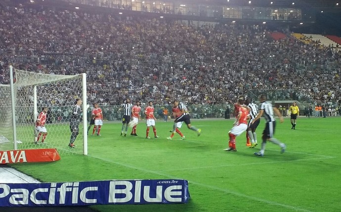 Gol do Botafogo, no Kleber Andrade (Foto: Richard Pinheiro/GloboEsporte.com)