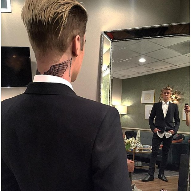Justin Bieber exibe nova tatuagem no pescoço (Foto: Instagram/ Reprodução)