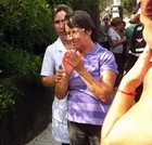 Mãe enterra 2º filho vítima de fogo em boate (Tatiana Lopes/G1)