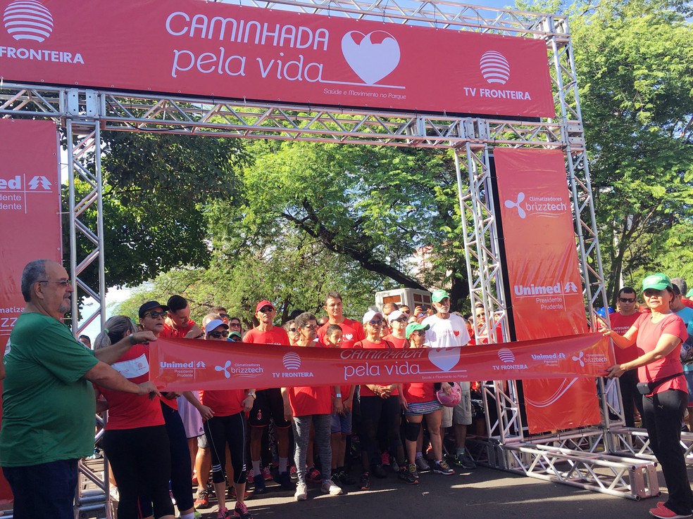 Caminhada pela Vida foi realizada na manhã deste domingo (2), em Presidente Prudente (Foto: Stephanie Fonseca/G1)