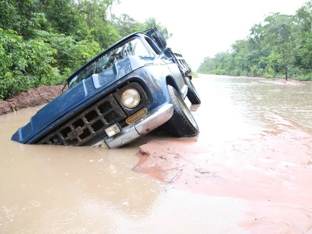 Estradas esto intransitveis em Barra do Bugres (Foto: Prefeitura de Barra do Bugres-MT)