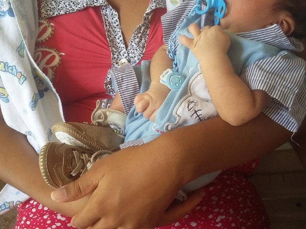 Bebê com microcefalia é atendido no Hospital Universitário Oswaldo Cruz, no Recife (Foto: Katherine Coutinho/G1)