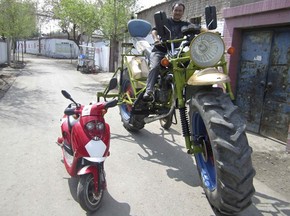 Chines Usa Pecas De Ferro Velho Para Criar Moto Monstro De 2 4 M De Altura Planeta Bizarro G1