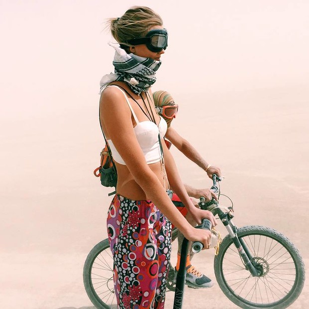 Karlie Kloss no Burning Man 2015 (Foto: Reprodução / Instagram)