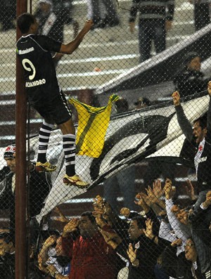 alecsandro gol vasco (Foto: AP)