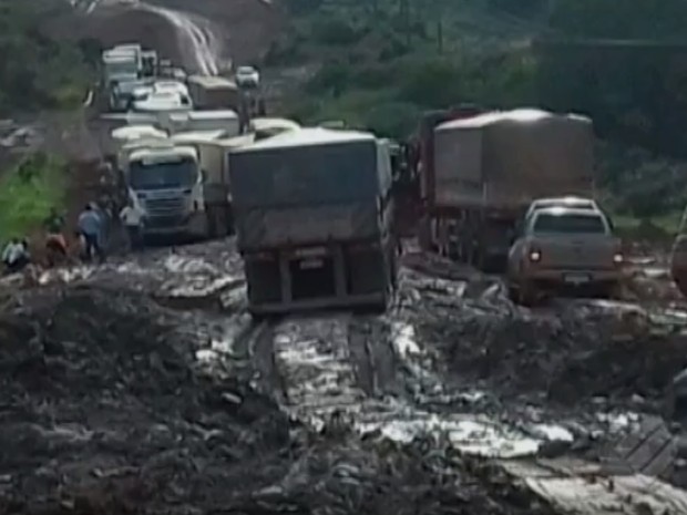 Mais de quatro mil caminhoneiros se encontram parados na BR-163 no ParÃ¡ (Foto: Rede Liberal/ReproduÃ§Ã£o)