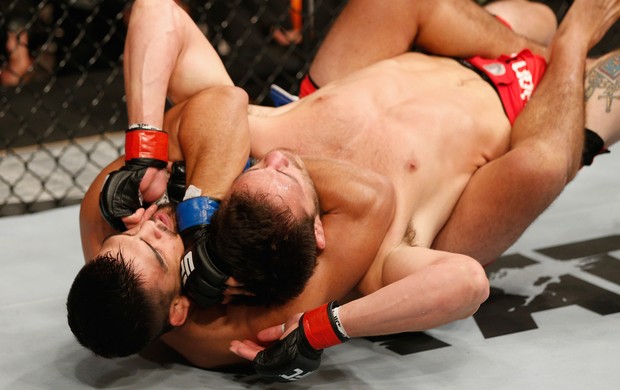 Kelvin Gastelum Jake Ellenberger UFC 180 (Foto: Josh Hedges/Zuffa LLC)