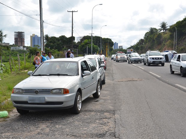 Segundo a PRF, curiosidade de motoristas provocaram outros cinco acidentes (Foto: Walter Paparazzo/G1)