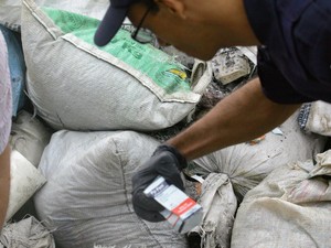 Guarda Municipal flagrou embalagens de remédios em Suzano (Foto: Divulgação/Prefeitura de Suzano)