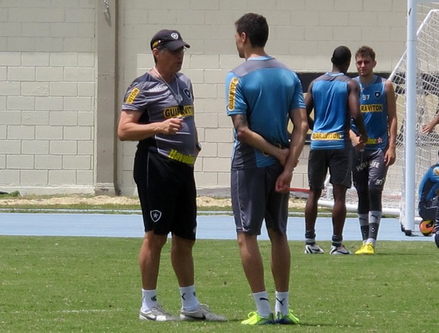 Oswaldo de Oliveira e Bolivar treino Botafogo (Foto: Thales Soares)