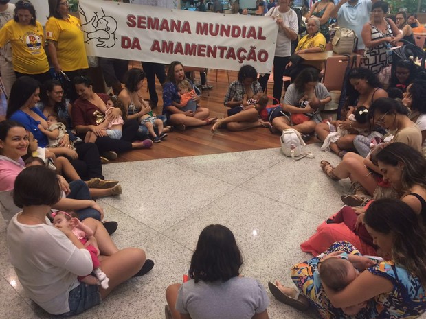 Mulheres fizeram atividade em shopping de Maceió (Foto: Carolina Sanches/G1)