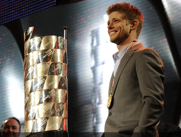Campeão da MotoGP, Casey Stoner recebe prêmio (Foto: Divulgação/MotoGP)