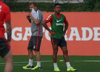 Diego Aguirre Jorge Henrique Inter Internacional (Foto: Diego Guichard/GloboEsporte.com)