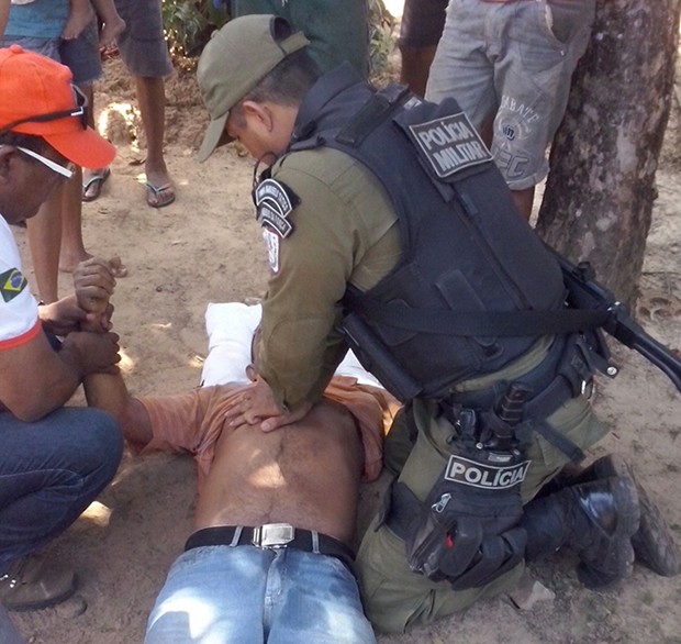 Polícia Militar foi acionada, prestou os primeiros socorros, mas o homem não resistiu (Foto: Divulgação/Polícia Militar de Alenquer)