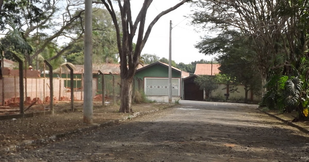 G Buracos E Falta De Ilumina O Geram Reclama Es Em Bairro De