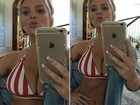 Jessica Simpson posta selfie de biquíni e ganha elogios