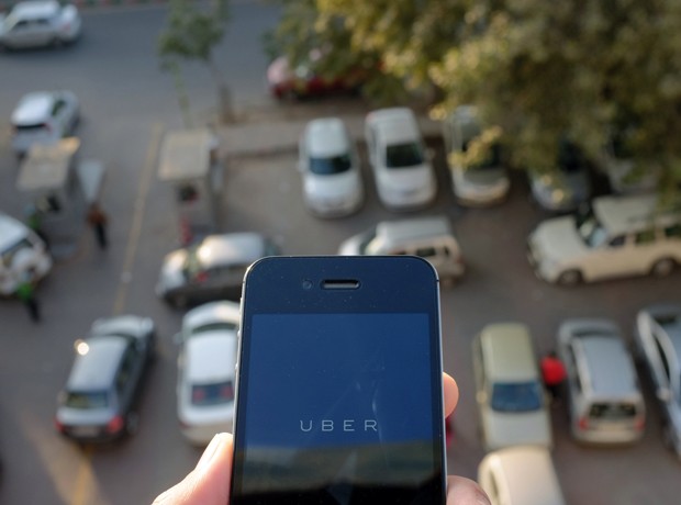 Aplicativo Uber é mostrado em telefone indiano, em Nova Délhi (Foto: AFP)