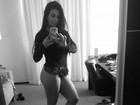Solange Gomes posa com pouca roupa e manda indireta em rede social