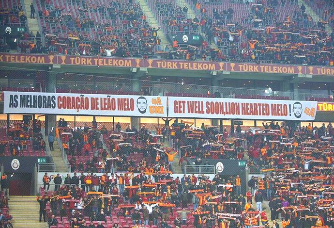  Felipe Melo homanagem torcida Galatasaray (Foto: Reprodução / Facebook )