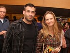 Fernanda Rodrigues vai com o marido, Raoni Cordeiro, ao teatro