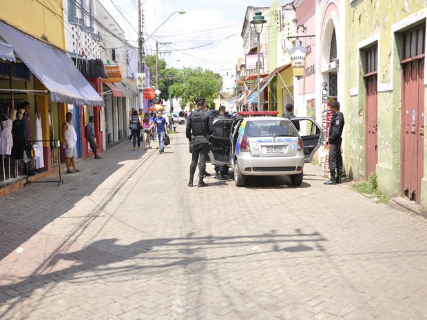 Tiroteio causou pânico no calçadão da Galdino Pimentel, região central de Cuiabá (Foto: Dhiego Maia/G1)