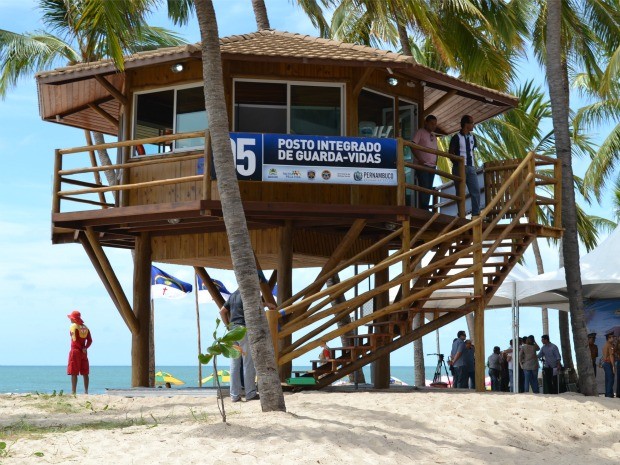 Seis postos integrados de guarda-vidas são inaugurados na orla do Recife na manhã deste sábado (23) (Foto: Kleber Barros/TV Globo)