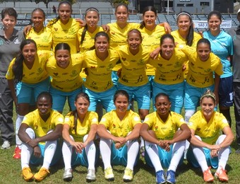 Formas Íntimas, time de futebol feminino da Colômbia (Foto: Tião Martins/ PMSJC)