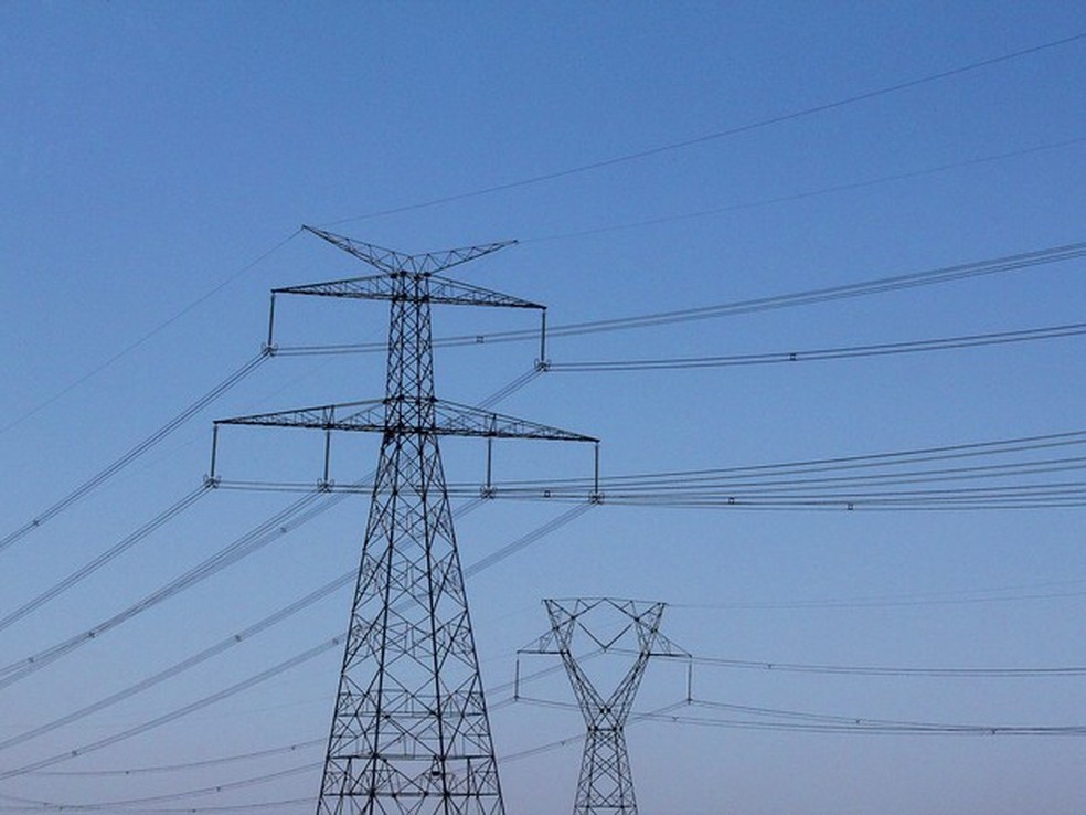 Linhas de transmissão de energia elétrica (Foto: Marcos Santos / USP Imagens)