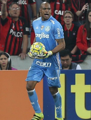 Jailson revela ter jogado no sacrifício; Erik terá de cumprir suspensão