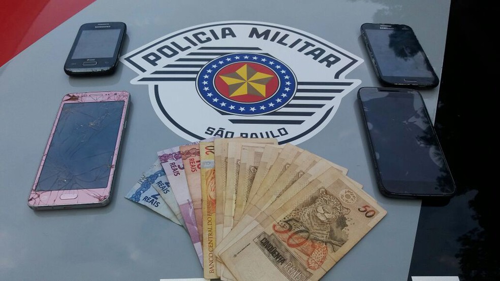 Ação ainda resultou na apreensão de valores e celulares (Foto: Polícia Militar/Cedida)