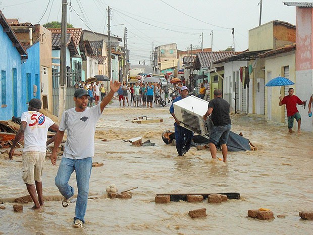 Moradores de Itagimirim (BA) ficam desabrigados após chuva forte (Foto: Rafael Almeida/ Blog Rastro 101)