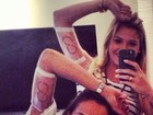 Andressa Suita faz tatuagem no braço com o símbolo do infinito