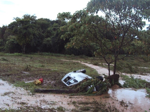 Barragem de represa rompe e dois homens morrem em Uruana, Gois (Foto: Divulgao/Corpo de Bombeiros)