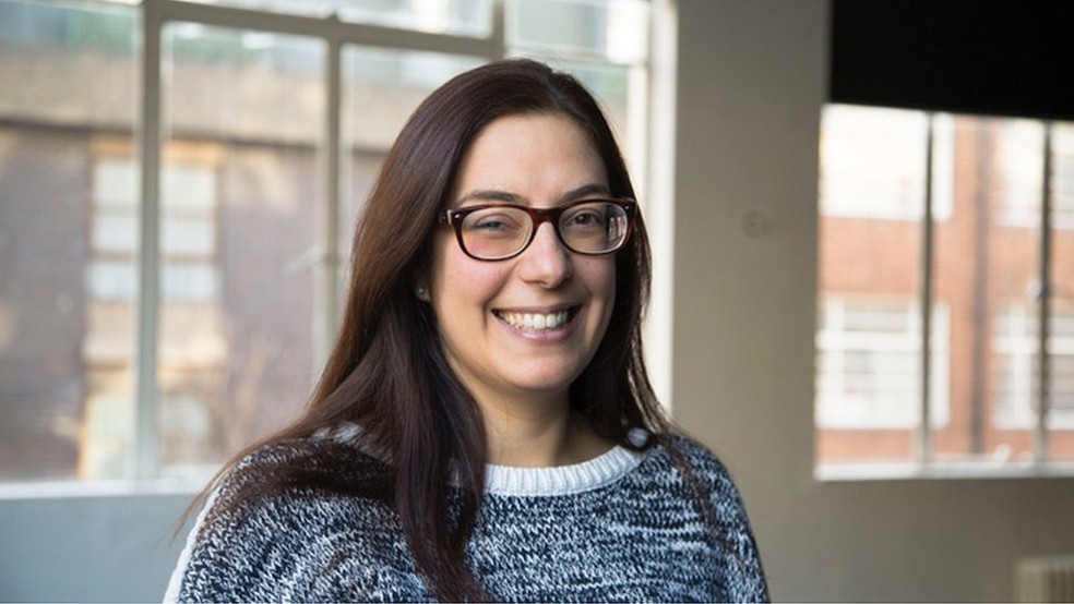 Hoje, Irenie Ekkshis faz campanha para conscientizar usuários de lentes (Foto: New Citizenship Project)