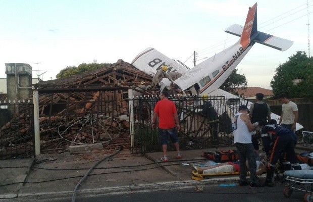 [Brasil] Câmera flagra momento em que avião caiu em Luziania Aviao-certo-1