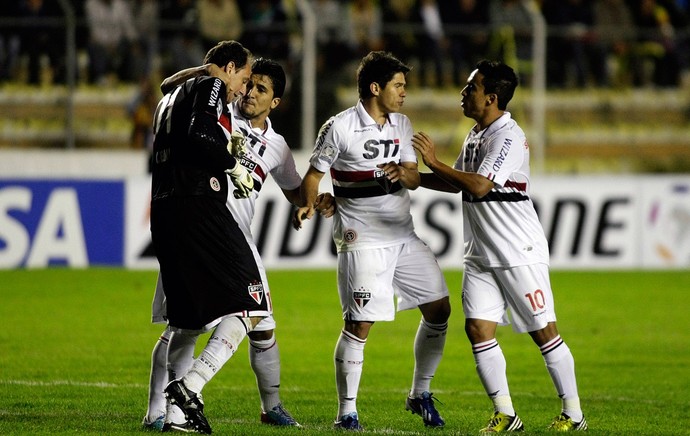 São Paulo comemora gol sobre Strongest (Foto: Reuters)