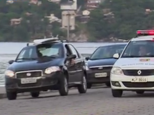 Policial ficou ferido por tiro dado por motorista durante barreira da PM (Foto: Reprodução RBS TV)