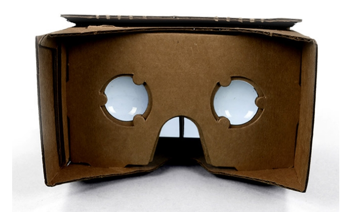 Estrutura de papelão usa lentes e tela de smartphone para dar sensaçao de imersão (Foto: Reprodução/Paulo Alves)